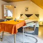 公寓 Und Gaestezimmer Reis-kohl *
